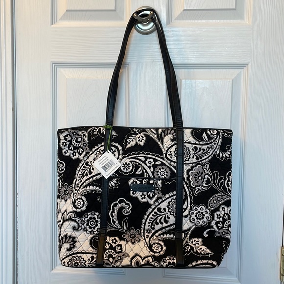 Vera Bradley trimmed vera tote in midnight paisley new with tags - Picture 1 of 10